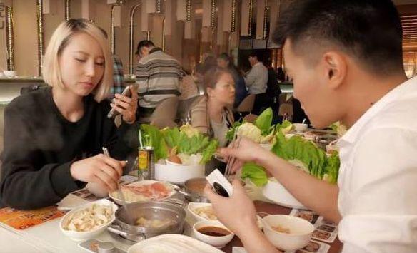 第一次去男友家，吃飯時收到一條微信，看完內容，我放下筷子就走
