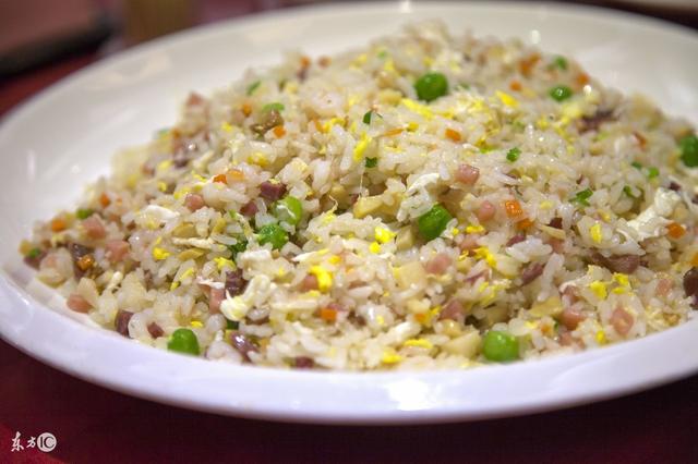小姑子半夜回家，喊我起床給她做飯，我罵了她