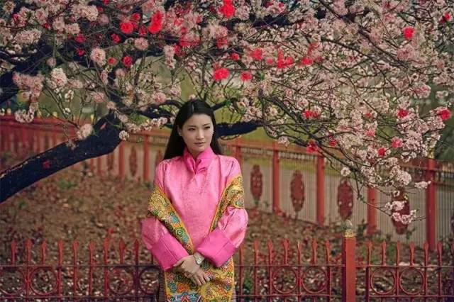 「等你長大了，我便娶你」，相差十歲的年紀，14年的等待，他們終於成為了全世界最幸福的夫妻 
