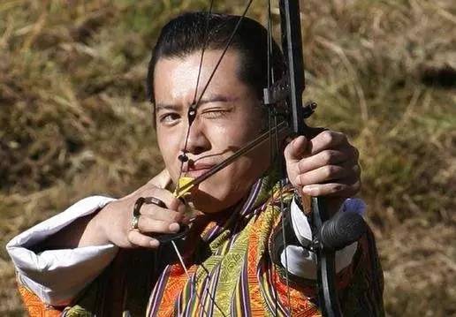 「等你長大了，我便娶你」，相差十歲的年紀，14年的等待，他們終於成為了全世界最幸福的夫妻 