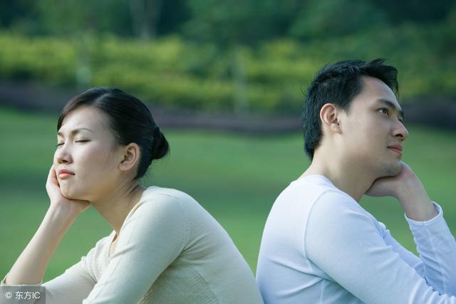 前夫再婚當我面炫耀，我給他看張照片，他氣得悔婚