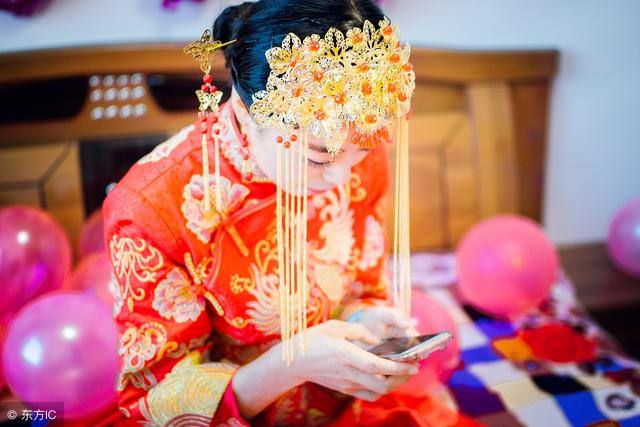 前夫再婚當我面炫耀，我給他看張照片，他氣得悔婚