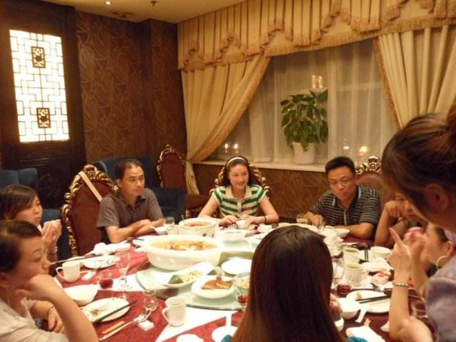 陪老婆回娘家，小舅子老婆塞給我紙條，半夜打開我趕緊報警！
