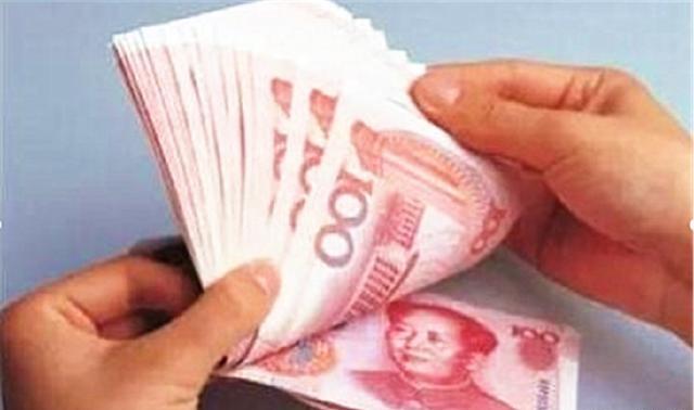 妹妹說父母都應該兒子贍養，妻子笑著問：那婆婆的養老金誰拿著