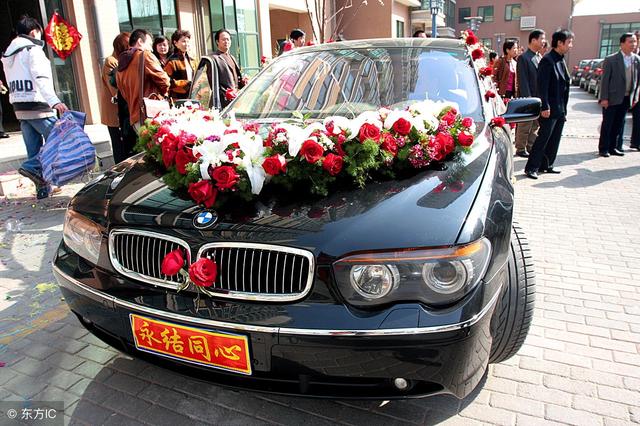 接親當天，老婆家人非要新車，我讓司機調頭就走