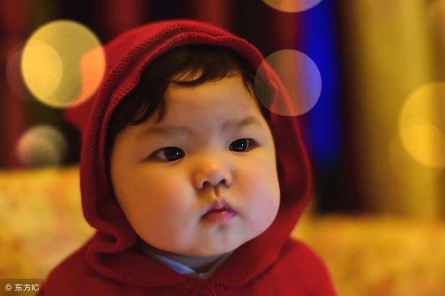 為什麼孩子愛黏人總是要求「抱抱」呢？背後的心理原因爸媽要知道，看完請對孩子好點