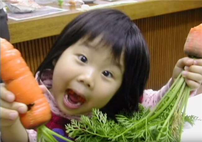 年僅５歲就要開始獨立生活的她，這背後的故事讓人看了感動到淚流不止... 
