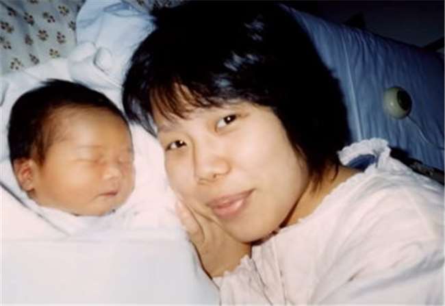年僅５歲就要開始獨立生活的她，這背後的故事讓人看了感動到淚流不止... 