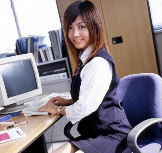 他背著妻子出差「帶秘書上旅館偷情」，最後老婆僅用了「一碗熱湯」當場打趴性感小秘書！ | 