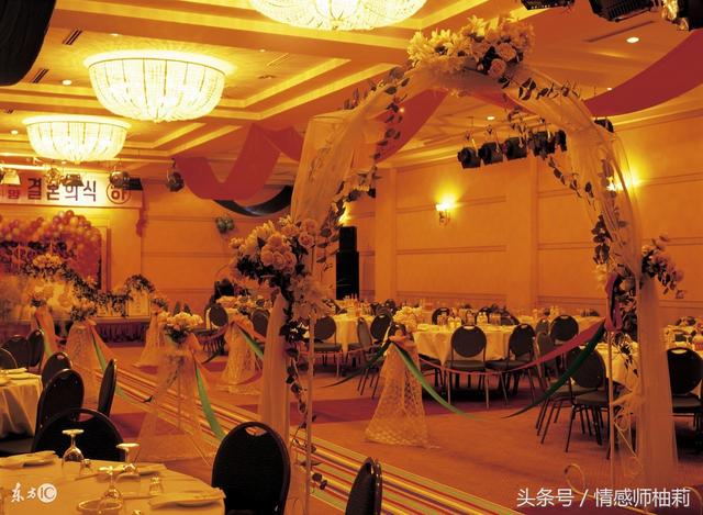 前夫再婚發請帖給我，我大著肚子參加，放了一段錄音，他與新娘癱坐地上！ 