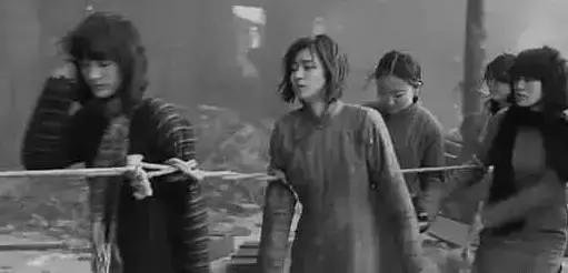 日本人在二戰期間開發了一種「道德淪喪」的武器，把武器「注射入女人的身體」裡，在讓女人們去跟敵人…!!!
