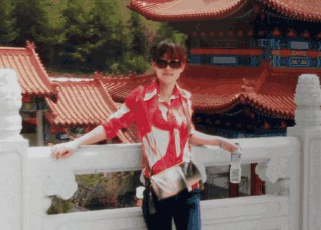 小夥為救母親娶60歲老太，婚禮當天新娘變成妙齡少女，真相大白，路人讚嘆不可思議！