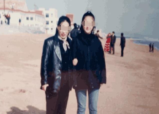 小夥為救母親娶60歲老太，婚禮當天新娘變成妙齡少女，真相大白，路人讚嘆不可思議！