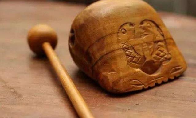 一條老狗「每天聽高僧念經」，有一天高僧告訴徒弟：快把這條狗處理掉