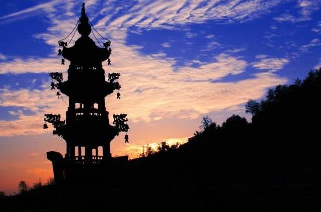 一條老狗「每天聽高僧念經」，有一天高僧告訴徒弟：快把這條狗處理掉