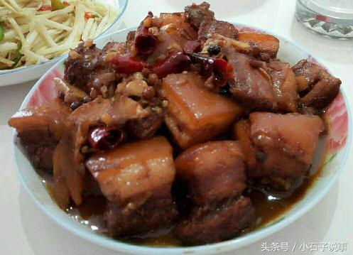 老婆夾出了放在女兒碗里的紅燒肉，我媽當即哭著給我爸打電話訴苦