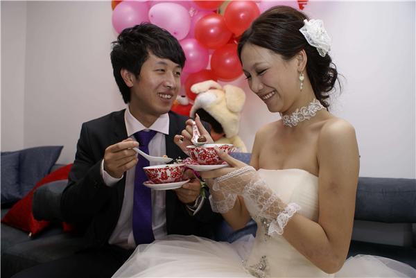 不顧我媽反對娶了個二婚老婆，一年不到，我才明白我媽字字千金