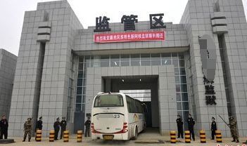 丈夫不幸入獄，每次探監妻子拔根頭髮，三年後出獄，發現妻子秘密