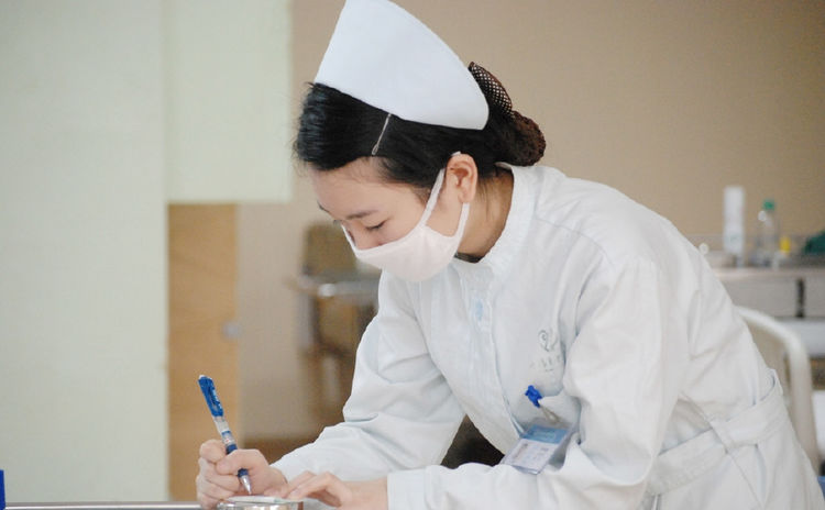 小姑子未婚先孕，婆婆喊她養？侄子卻越長越像丈夫，鑑定後她石化