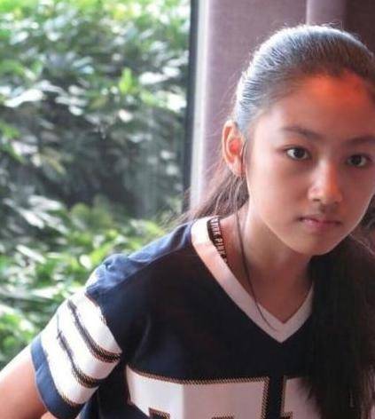 任達華女兒近照顏值下降，最美星二代地位不保，大長腿依舊搶眼