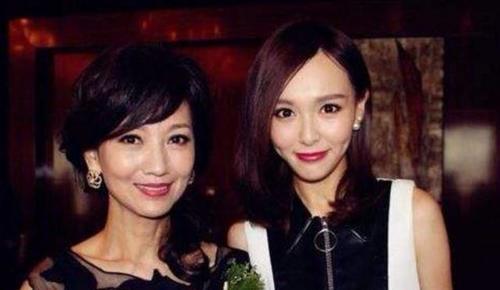 終於知道女明星，為什麼都不願跟趙雅芝合影了，最後一張太明顯！