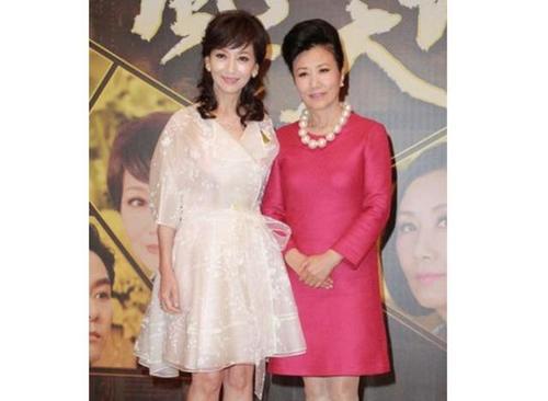 終於知道女明星，為什麼都不願跟趙雅芝合影了，最後一張太明顯！