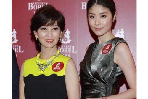 終於知道女明星，為什麼都不願跟趙雅芝合影了，最後一張太明顯！