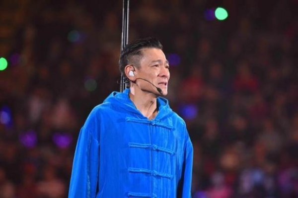劉德華「不唱了」，演唱會含淚90度鞠躬道歉！他「不成功賺大錢都難」！