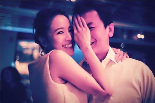 侯佩岑嫁豪門老公5年甜喊：謝謝你娶我❤　網友起底男方「不只是證券副總而已」背景超硬