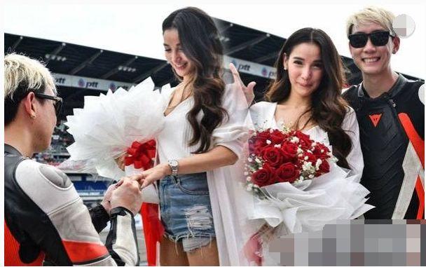 叫了20多年的哥哥竟然是親爸，媽媽其實是奶奶，這女星身世也太狗血了