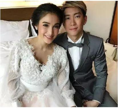 叫了20多年的哥哥竟然是親爸，媽媽其實是奶奶，這女星身世也太狗血了