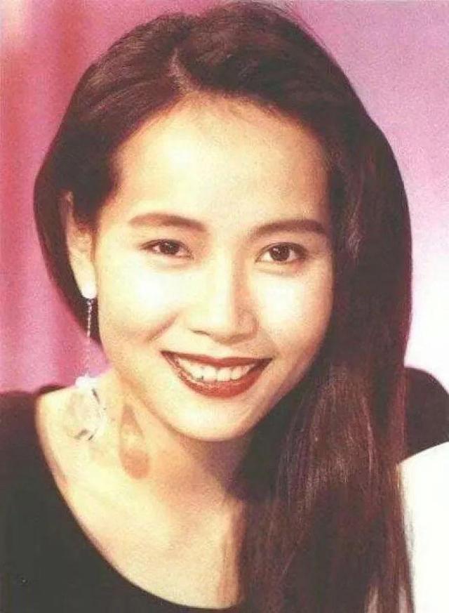 老公被爆出軌8次都選擇原諒，55歲「許仙」葉童近照曝光，瘦成皮包骨認不出，網友：他真的老了