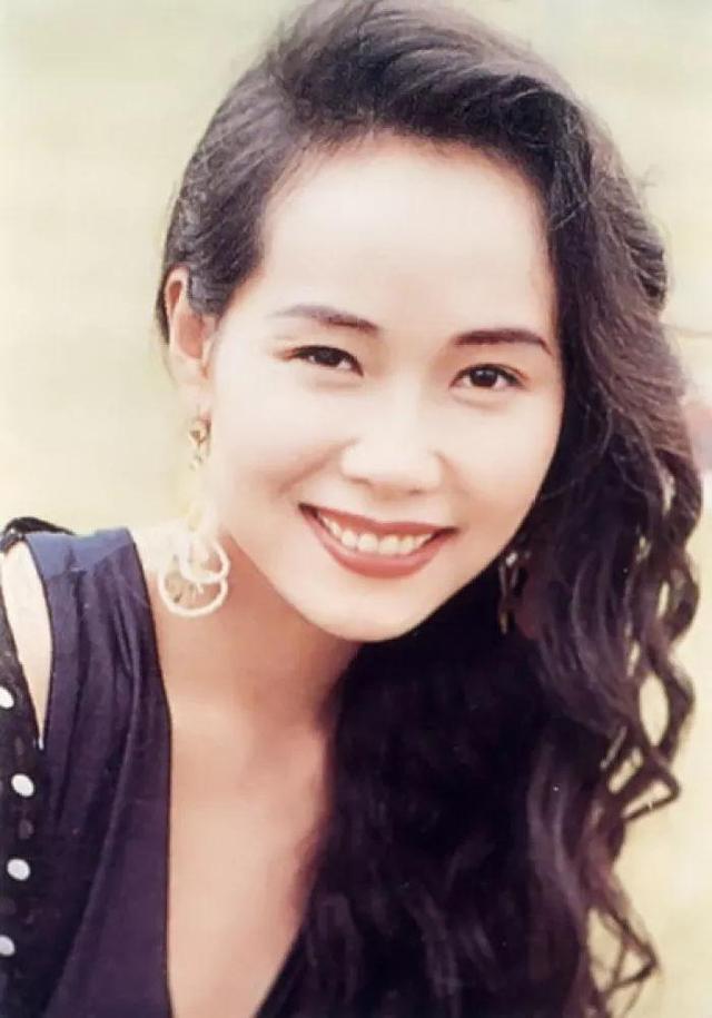 老公被爆出軌8次都選擇原諒，55歲「許仙」葉童近照曝光，瘦成皮包骨認不出，網友：他真的老了