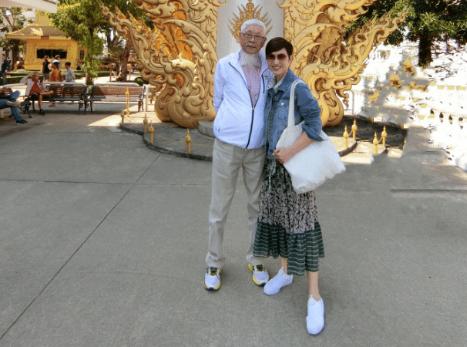 陳法蓉和父親漫遊泰國，雖然已經51歲，但在爸爸面前依然嬌小可愛
