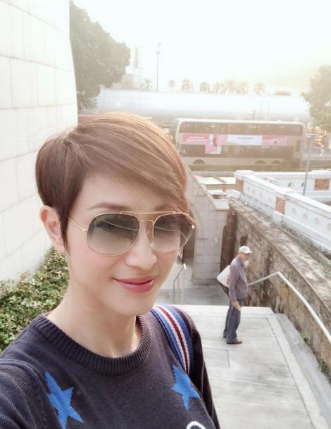 陳法蓉和父親漫遊泰國，雖然已經51歲，但在爸爸面前依然嬌小可愛