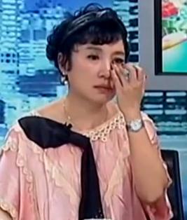 藝人謝麗金流淚說出「當年流產原因」！她說前夫趁她42歲懷孕那年在外面偷......太驚人了！