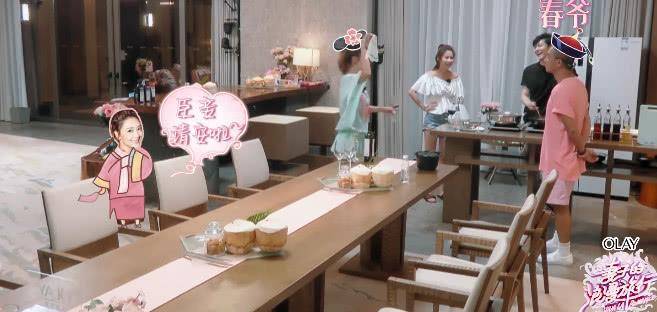 應采兒上半身穿「透明裝」出鏡讓人瞬間看呆，看到裡面的款式，網友：好潮流哦!