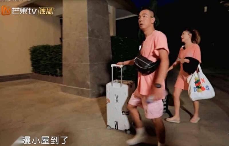 應采兒上半身穿「透明裝」出鏡讓人瞬間看呆，看到裡面的款式，網友：好潮流哦!