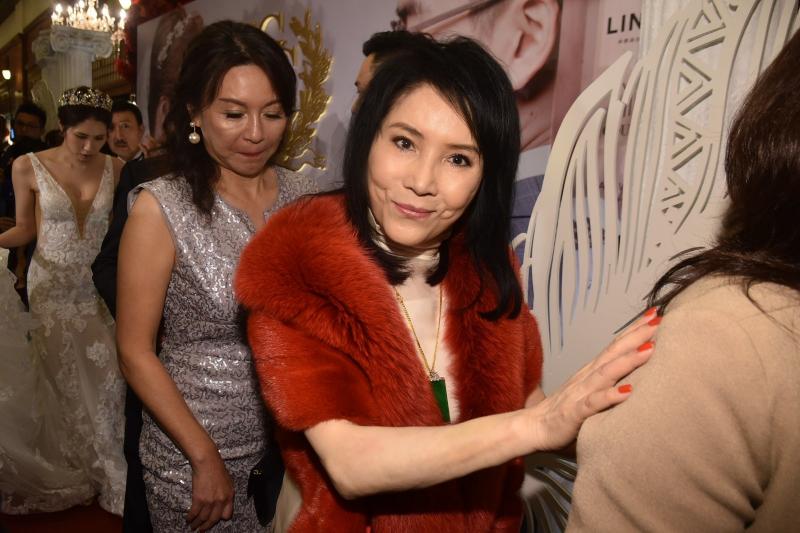 余苑綺婚禮「黃西田只包3600」不怕被退，余天「換帖兄弟包1萬2」尷尬獻上祝福！
