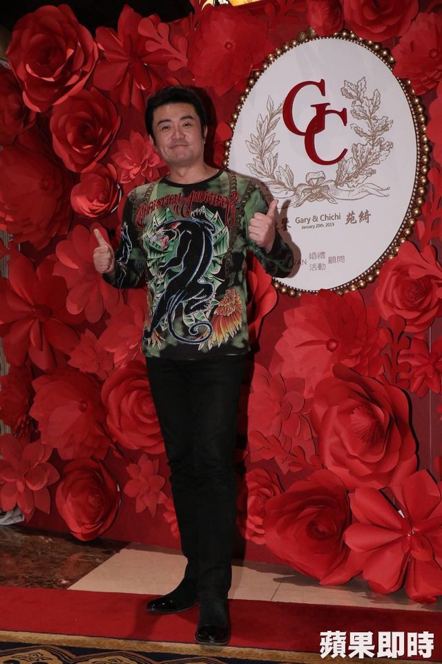 余苑綺婚禮「黃西田只包3600」不怕被退，余天「換帖兄弟包1萬2」尷尬獻上祝福！