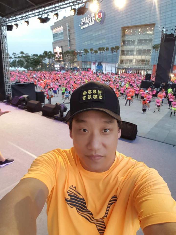 阿龐息影理由曝光！「手術後失戀」已寫好身後事，情報員父「假釋後失聯」 他坦言：像被遺棄 ！