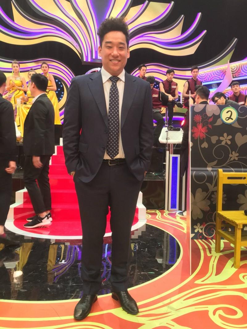 阿龐息影理由曝光！「手術後失戀」已寫好身後事，情報員父「假釋後失聯」 他坦言：像被遺棄 ！