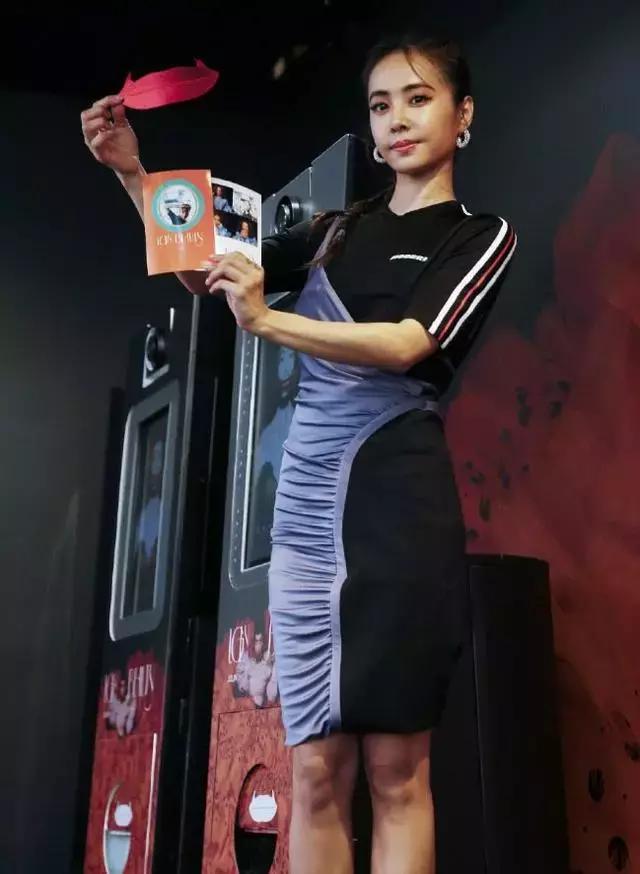 蔡依林為秀出「鐮刀腿」，踩20cm「水杯鞋」上台，網友都看呆了！