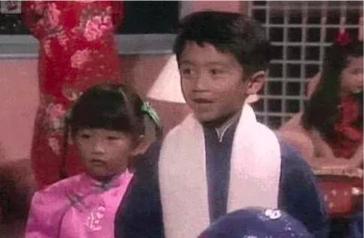 謝霆鋒從小到大都很好看，可妹妹卻是一部丑小鴨變天鵝的進化史！