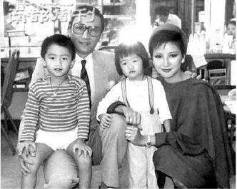 謝霆鋒從小到大都很好看，可妹妹卻是一部丑小鴨變天鵝的進化史！