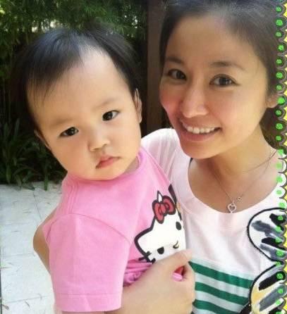 林心如和婆婆合影，沒想到婆婆比她還年輕