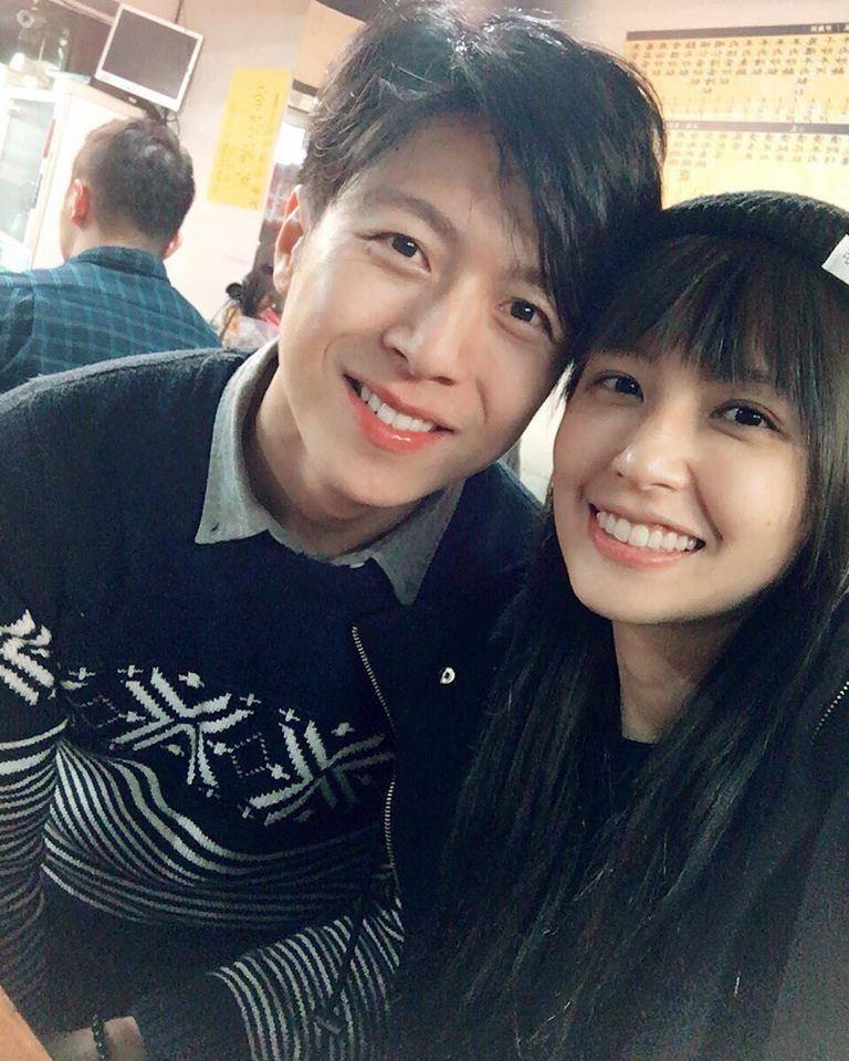 被求婚成功！袁艾菲公開喜訊「準人妻預備中」，高帥男友曝光「根本男版的她」網狂讚：超強夫妻臉❤