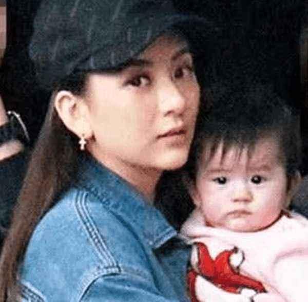 有一種顏值叫「四大天王」女兒，個個美到犯規，他女兒卻一言難盡