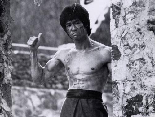為什麼甄子丹說很多人都打得過李小龍？