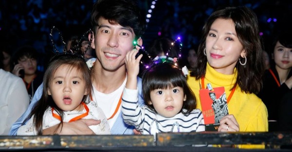 粉絲：好險沒退票！老蕭鞠躬道歉、母子落淚、精品服裝秀樣樣來！ 